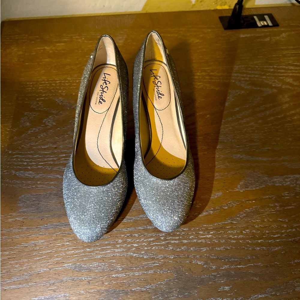 Life Stride Silver Heels Classic Pumps